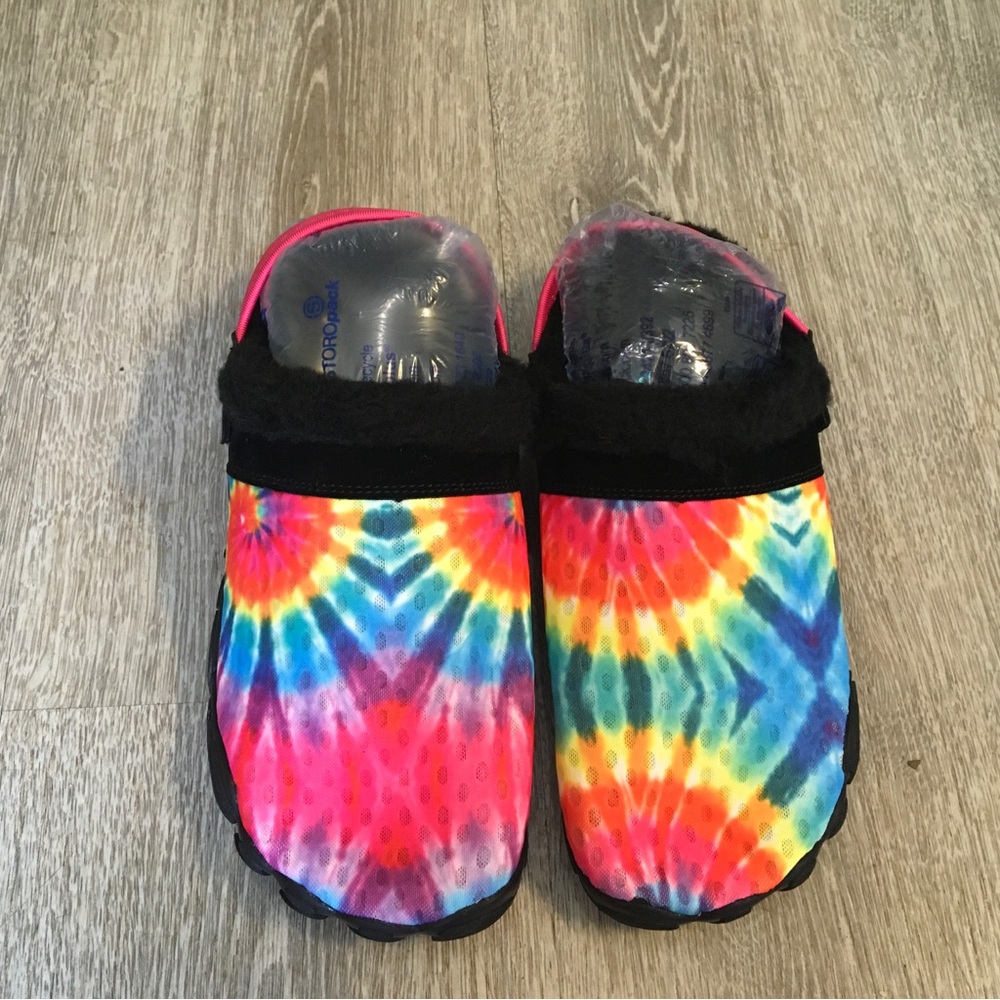 Red and Pink Slip-On Slippers with Vibrant Design